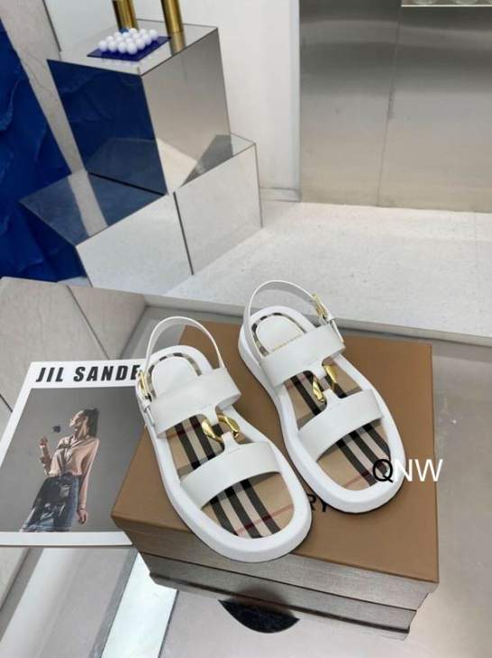 Picture of Burberry Slippers _SKUBurberrysz39-442CNW03013285